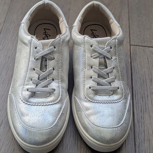 Life Stride Women's Happy Hour Silver Sneakers, Size 7.5